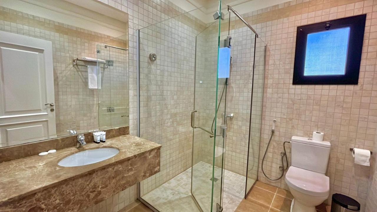 Loren Corniche Aparthotel 4*