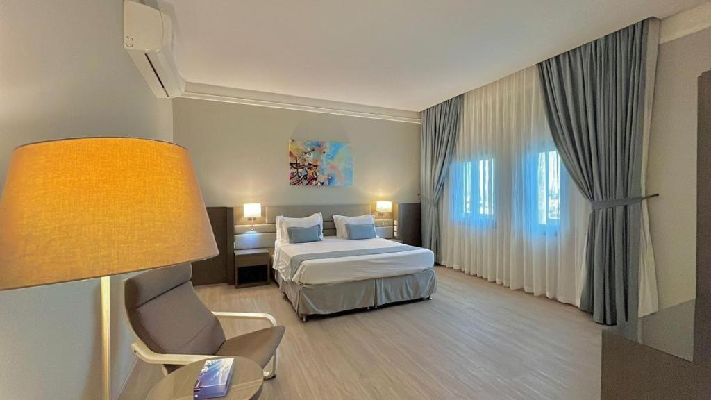 Loren Corniche 4*